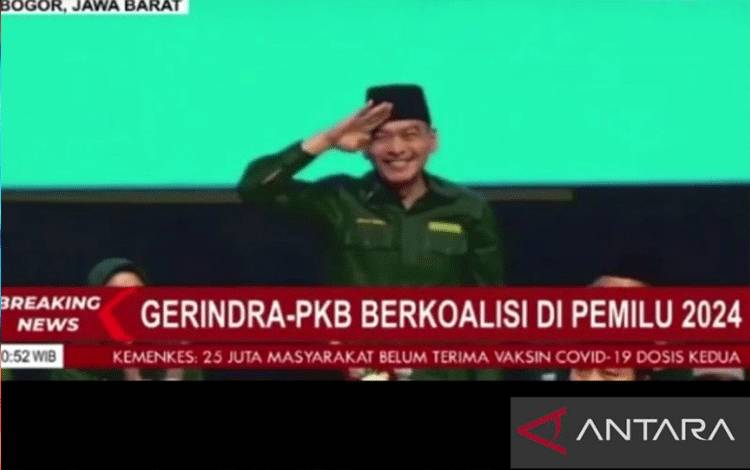 Tangkap layar Ketua DPP PKB Daniel Johan memberi hormat saat disebut Ketua Umum Partai Gerindra saat Rapimnas Partai Gerindra di Sentul International Convention Center (SICC), Kabupaten Bogor, Jawa Barat, Sabtu (13-8-2022). ANTARA/Teguh Imam Wibowo
