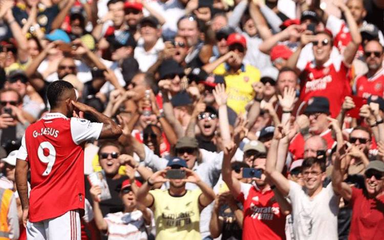 Selebrasi penyerang Arsenal asal Brasil, Gabriel Jesus setelah mencetak gol kedua timnya dalam pertandingan pekan kedua Liga Inggris antara Arsenal vs Leicester City di Stadion Emirates, London pada 13 Agustus 2022. Arsenal.com
