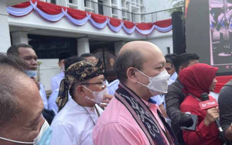 Ketua Umum Partai Karya Republik (Pakar) Ari Haryo Wibowo Harjojudanto atau Ari Sigit ketika menyampaikan keterangan kepada wartawan di Kantor Komisi Pemilihan Umum (KPU), Jakarta, Minggu (14/8/2022). ANTARA/Putu Indah Savitri