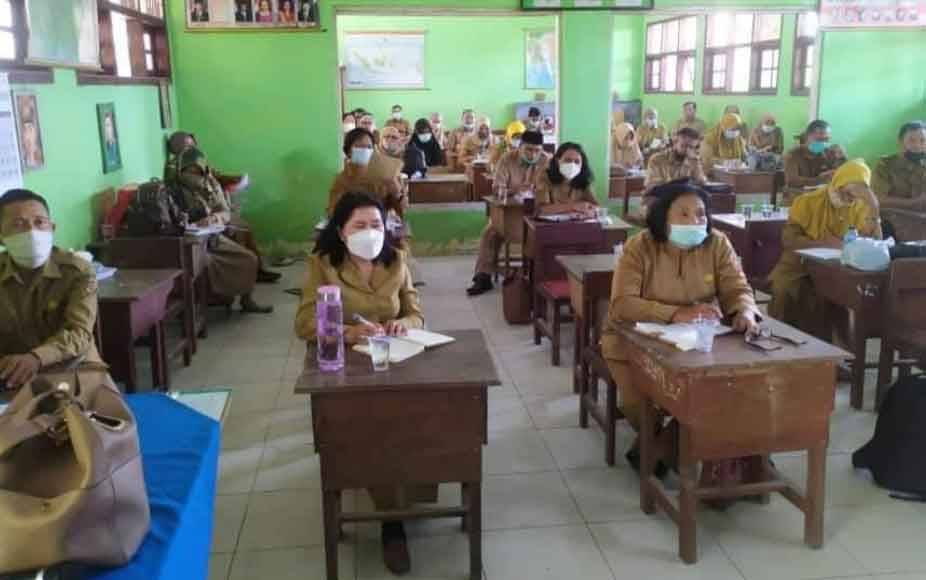 Guru di salah satu satu sekolah di Pangkalan Bun, saat mengikuti kegiatan dari Disdikbud Kobar. (FOTO : DISDIKBUD KOBAR)