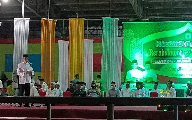  Sekda Mura, Drs Hermon saat menyampaikan sambutannya mewakili Bupati Mura mengajakn seluruh generasi muda di Murung Raya menjaga NKRI. (Foto trisno)
