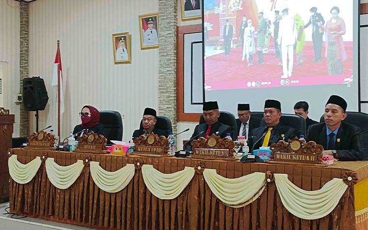 DPRD Seruyan menggelar Rapat Paripurna Istimewa dengan agenda Mendengarkan Pidato Kenegaraan Presiden Republik Indonesia, Selasa, 16 Agustus 2022 (FOTO: FAHRUL)