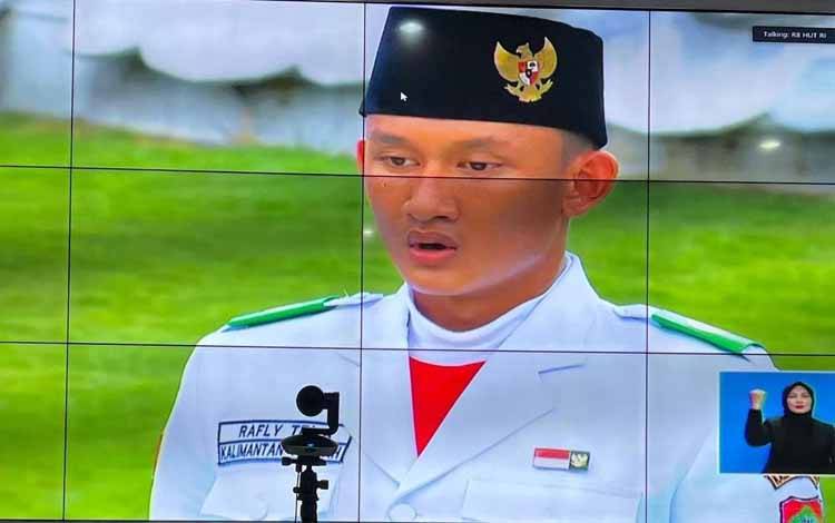 Anak Camat Sabangau Harumkan Nama Kalteng, Sukses Kibarkan Bendera Pusaka di Istana Negara