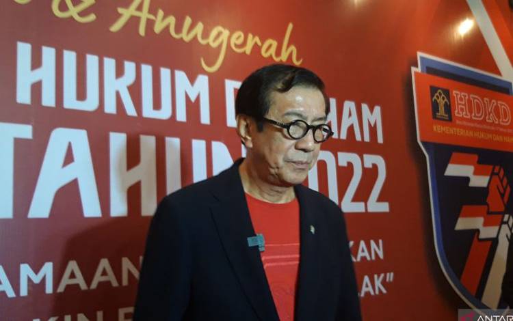 Menteri Hukum dan Hak Asasi Manusia (Menkumham) Yasonna Hamonangan Laoly memberikan keterangan pers di Jakarta, Kamis malam. ANTARA/Muhammad Zulfikar.