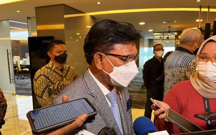 Menteri Komunikasi dan Informatika (Menkominfo) RI Johnny G Plate saat ditemui wartawan di Kantor Kementerian Kominfo di Jakarta, Jumat (19/8/2022). (ANTARA/Arnidhya Nur Zhafira)