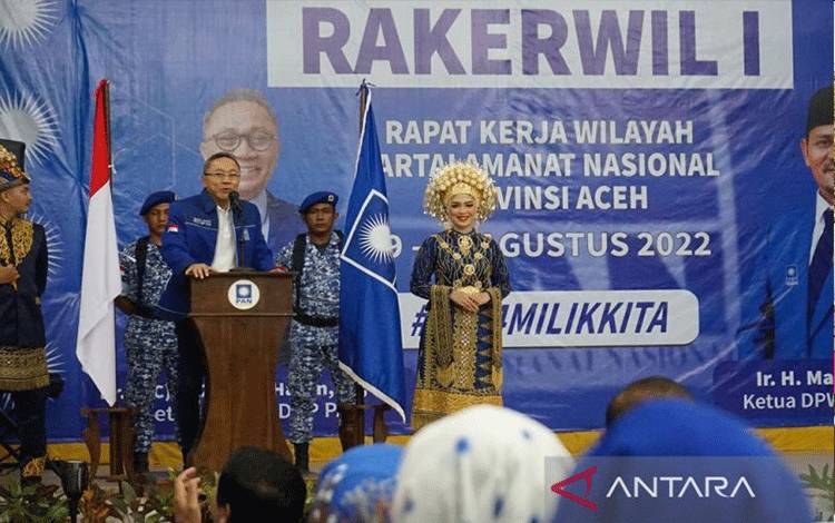 Ketua Umum Partai Amanat Nasional (PAN) Zulkifli Hasan saat membuka Rapat Kerja Wilayah (Rakerwil) I DPW PAN Provinsi Aceh, di Banda Aceh, Jumat (19/8/2022) malam. ANTARA/Khalis Surry