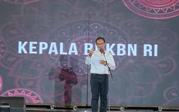 Kepala BKKBN Hasto Wardoyo saat memberikan arahan di Hotel The Rich Yogyakarta, Minggu (21/8/2022). (ANTARA/Hreeloita Dharma Shanti)