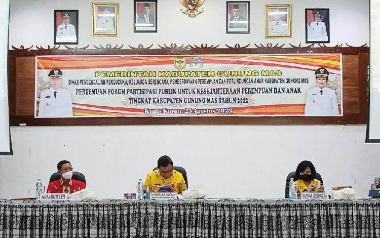 Kegiatan pertemuan Forum PUSPA Kabupaten Gunung Mas di aula Bappedalitbang setempat pada Kamis, 25 Agustus 2022. (FOTO: RISKA YULYANA)