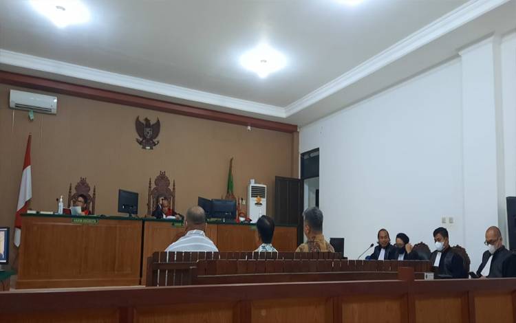 Terdakwa saat menjalani persidangan di Pengadilan Tipikor Palangka Raya, Kamis, 1 September 2022