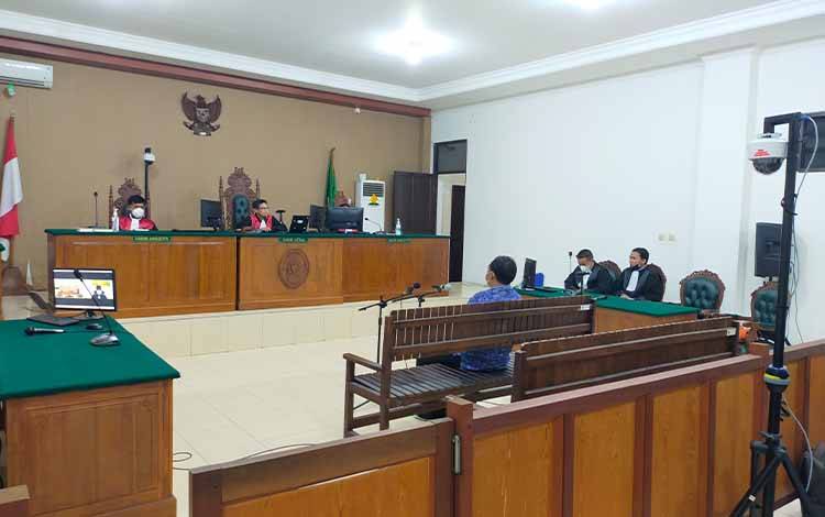 Supriady saat menjalani sidang putusan di Pengadilan Tipikor Palangka Raya, Selasa, 6 September 2022 sore. (FOTO: APRIANDO)