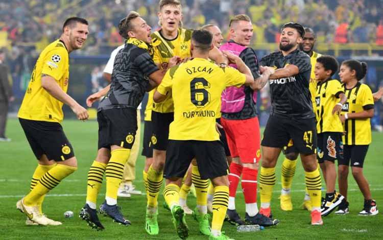 Para pemain Dortmund melakukan selebrasi setelah memenangkan pertnadingan Grup G Liga Champions melawan FC Copenhagen di Dortmund, Jerman, 6 September 2022. (Photo by UWE KRAFT / AFP) (AFP/UWE KRAFT)