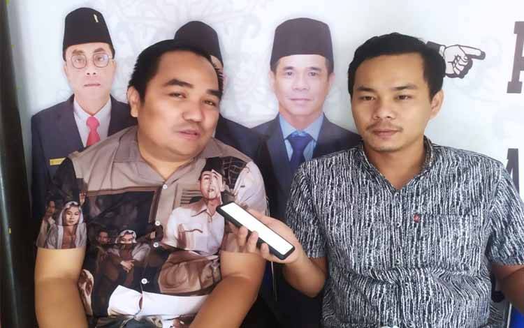 Sekretaris Komisi B DPRD Kota Palangka Raya, Reja Framika (kiri) saat diwawancarai wartawan. (FOTO: HENDRI)