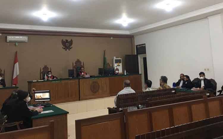 Tiga Terdakwa saat menjalani sidang virtual di Pengadilan Tipikor Palangka Raya, Kamis, 8 September 2022 