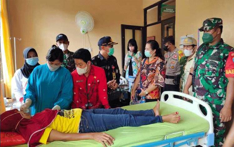 Pelayanan KB Terintegrasi TNI Manunggal Bangga Kencana Kesehatan Terpadu melibatkan 40 peserta, yakni IUD 2 orang, dan implan 38 orang, di Puskesmas Maliku. 