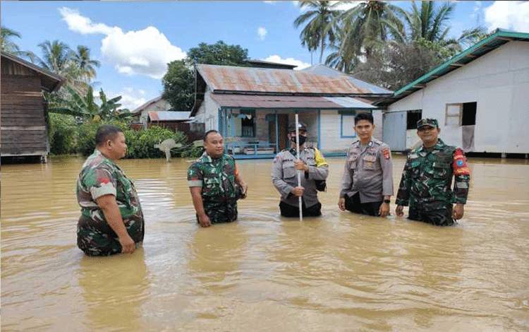 Pengukuran debit air di Kecamatan Banaman Tingang, Kamis, (08/09/2022)