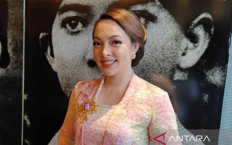 Dokter sekaligus aktris Reisa Broto Asmoro usai menghadiri gelar wicara "Kebaya, Identitas Bangsa Menuju Warisan Dunia" di GFJA Jakarta, Jumat (9/9/2022). (ANTARA/Maria Cicilia Galuh)