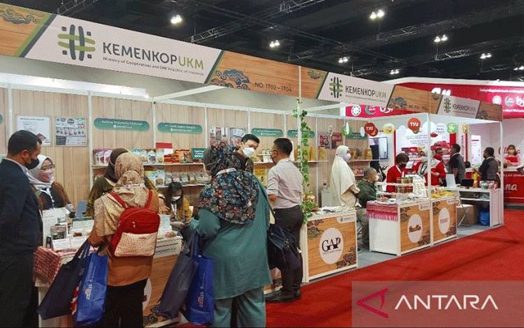 Produk-produk halal dari Indonesia dipromosikan dalam Malaysia International Halal Showcase (MIHAS) 2022, Kuala Lumpur, Malaysia, Rabu (7/9/2022). (ANTARA/Katriana)