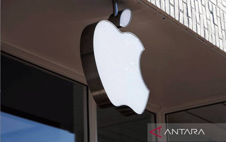 Logo gerai Apple di Washington, Amerika Serikat, Kamis (27/1/2022). ANTARA/REUTERS/Joshua Roberts/am.