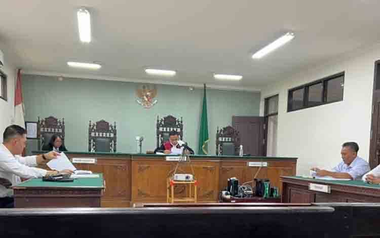 Suriansyah Halim saat sidang gugatan praperadilan Eks Subdistributor Minol UD Bintang Cabang Sampit. (SUMBER FOTO: KUASA HUKUM) 