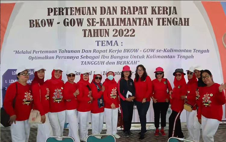 Kontingen GOW Kabupaten Kapuas yang ikuti pertemuan tahunan BKOW - GOW se Kalteng di Barito Utara, belum lama ini. (FOTO: GOW KAPUAS)