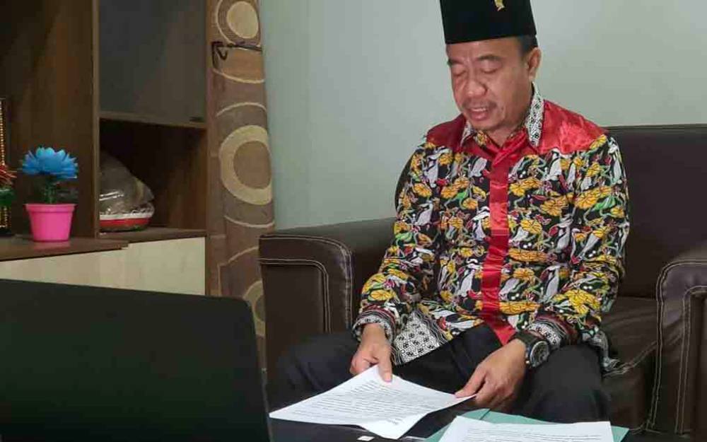 Bupati Seruyan Yulhaidir, mengikuti Rapat Paripurna DPRD Seruyan secara daring, Selasa, 27 September 2022. (FOTO: PROKOM SERUYAN)