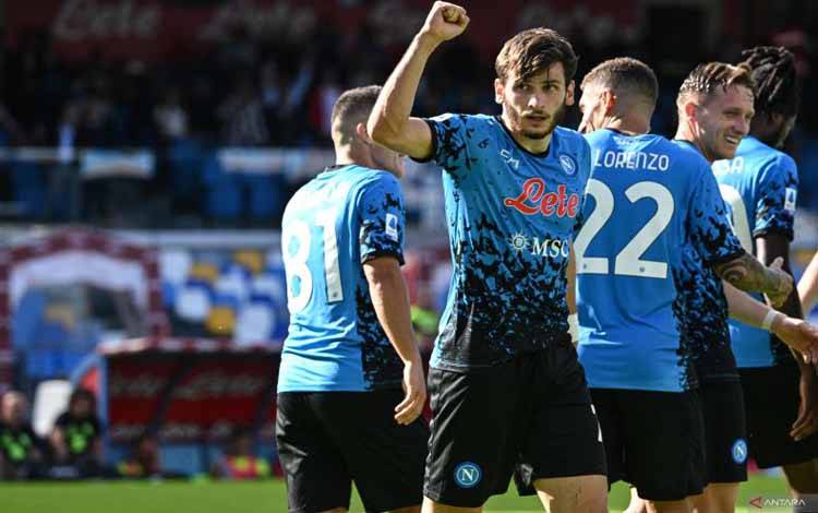 Selebrasi Khvicha Kvaratskhelia usai mencetak gol ketiga Napoli dalam pertandingan Liga Italia lawan Torino pada 1 Oktober 2022. ANTARA/AFP/ANDREAS SOLARO