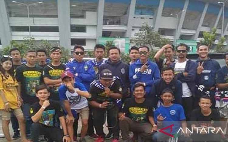 Viking Pirates Palabuhanratu saat mendatangi Stadion Gelora Bandung Lautan Api (GBLA) Bandung untuk memberikan dukungan kepada Persib Bandung yang hendak berlaga. Antara/Dok/Viking Pirates Palabuhanratu