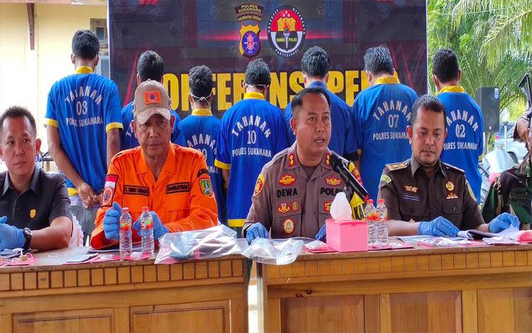 Polres Sukamara menggelar konferensi pers kasus narkoba dilapanagan tembak Polres Sukamara, 3 Oktober 2022. (FOTO:NORHASANAH)