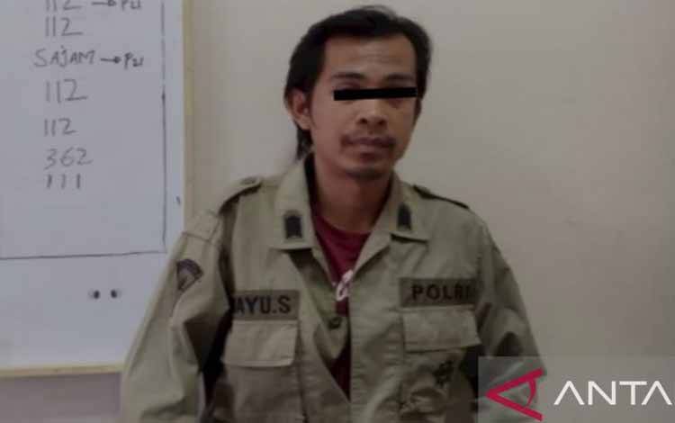 Seorang anggota polisi gadungan berpangkat Komisaris Besar (Kombes) ditangkap Opsnal Polsek Ilir Barat II Palembang, Sumatera Selatan, Rabu (5/10/2022) (ANTARA/HO-Polsek Ilir Barat II Palembang)
