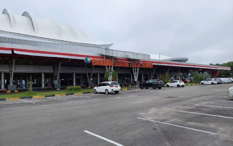 Bandara Tjilik Riwut Kota Palangka Raya. Sementara dari data BPS Kalteng frekuensi penerbangan di Kalteng naik namun tidak diikuti dengan peningkatan jumlah penumpang. (FOTO: DONNY D)
