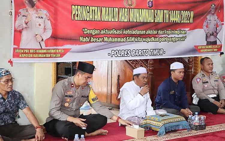 Salat gaib dan doa bersama untuk korban tragedi Stadion Kanjuruhan Malang Jawa Timur digelar di Masjid Al Harist Polres Barito Timur, Kamis, 6 Oktober 2022. (FOTO: ISTIMEWA)