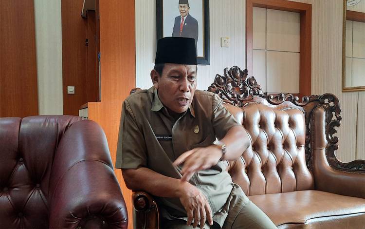 Wakil Ketua II DPRD Kobar Bambang Suherman. (FOTO: DANANG)