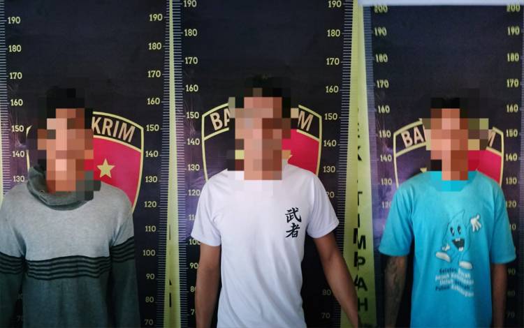 Tiga pelaku terduga pencuri diamankan Resmob Polres Kapuas dan Polsek Timpah. (FOTO: POLRES KAPUAS)