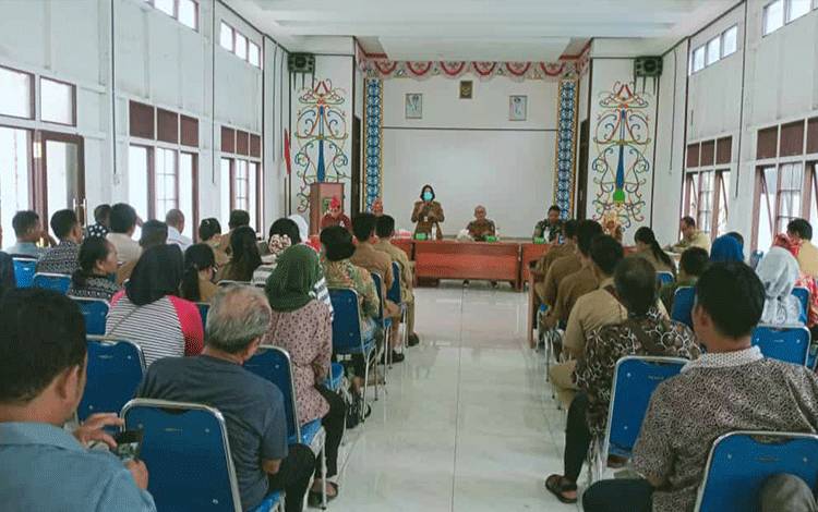 Sosialisasi Masyarakat Hukum Adat di Kantor Kecamatan Gunung Purei, Senin 10 Oktober 2022. 