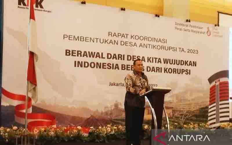 Ketua KPK Firli Bahuri saat memberi sambutan dalam rapat koordinasi (rakor) pembentukan desa antikorupsi 2023 di Jakarta, Selasa (18/10/2022). (FOTO : ANTARA/Benardy Ferdiansyah)
