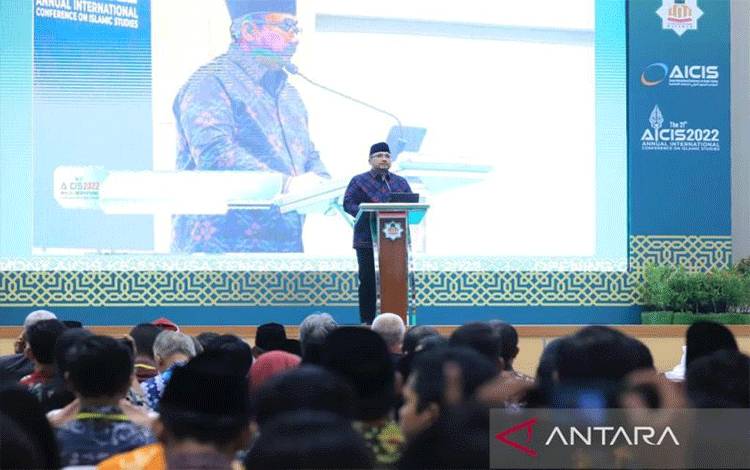 Menteri Agama Yaqut Cholil Qoumas memberikan sambutan dalam pembukaan Annual International Conference on Islamic Studies (AICIS) Ke-21 di Mataram, NTB, Kamis (21-10-2022). ANTARA/HO-Humas Kemenag