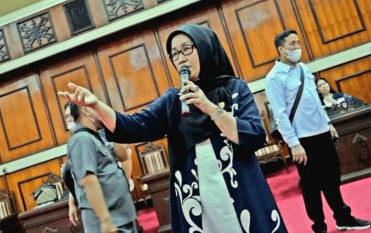 Legislator juga sebagai Ketua Komisi III DPRD Kalteng, Siti Nafsiah. (FOTO: DPRD KALTENG)