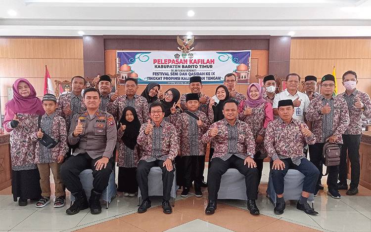 Pelepasan kafilah asal Barito Timur yang akan mengikuti Festival Seni dan Qasidah ke-IX tingkat Provinsi Kalimantan Tengah, Rabu, 26 Oktober 2022. (FOTO: BOLE MALO)