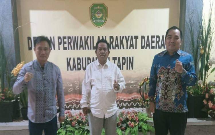 Anggota Komisi B DPRD Palangka Raya, Jumatni (tengah) saat kunjungan kerja ke DPRD Tapin. (FOTO: ISTIMEWA)