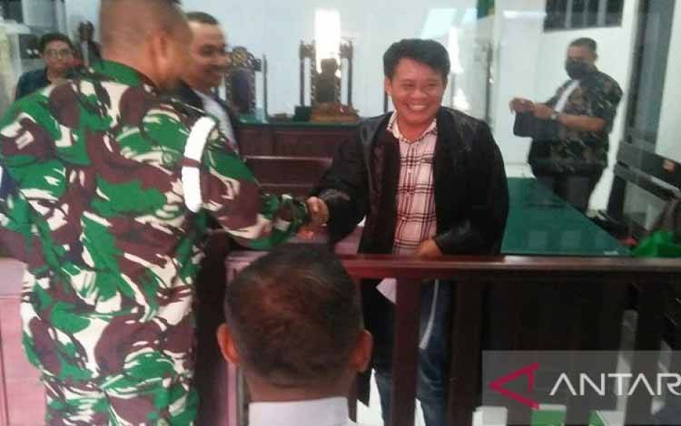 Bripka Novi yang terlibat adu jotos dengan oknum anggota TNI di Ambon pada 21 November 2021 divonis satu bulan penjara dengan masa percobaan selama tiga bulan. (4/11/2022). (ANTARA/daniel)