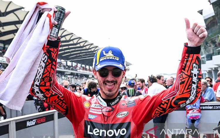 Pebalap tim Ducati Francesco Bagnaia melakukan selebrasi setelah memenangi Grand Prix Malaysia, Sirkuit Sepang, Minggu (23/10/2022) ANTARA/AFP/Mohd Rasfan/am.