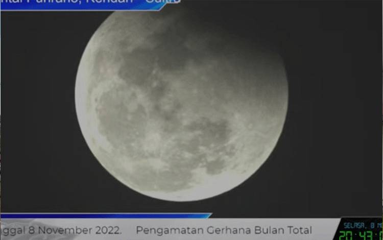 Screenshoot live streaming BMKG konsisi gerhana bulan yang terjadi 8 November 2022.