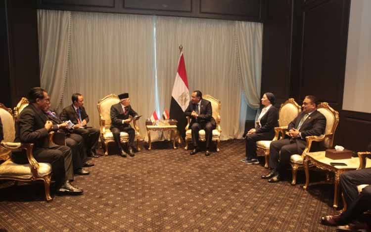 Wakil Presiden RI Ma'ruf Amin saat bertemu Perdana Menteri Mesir Mostafa Kamal Madbouly, di Mesir, Selasa (8/11/2022). ANTARA/HO-BPMI Setwapres