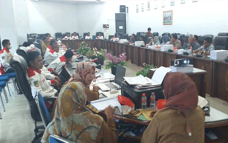 Rapat Dengar Pendapat mengenai kenaikan tunjangan BPD di Barito Utara. (Foto: Dhani)