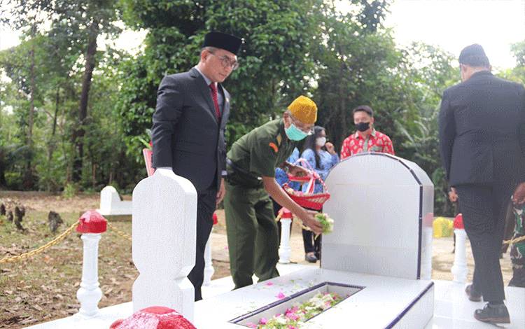 Upacara Ziarah Makam Pahlawan yang digelar pemkab Pulpis dalam memperingati hari pahlawan ke 77, Kamis (10/11/2022) 