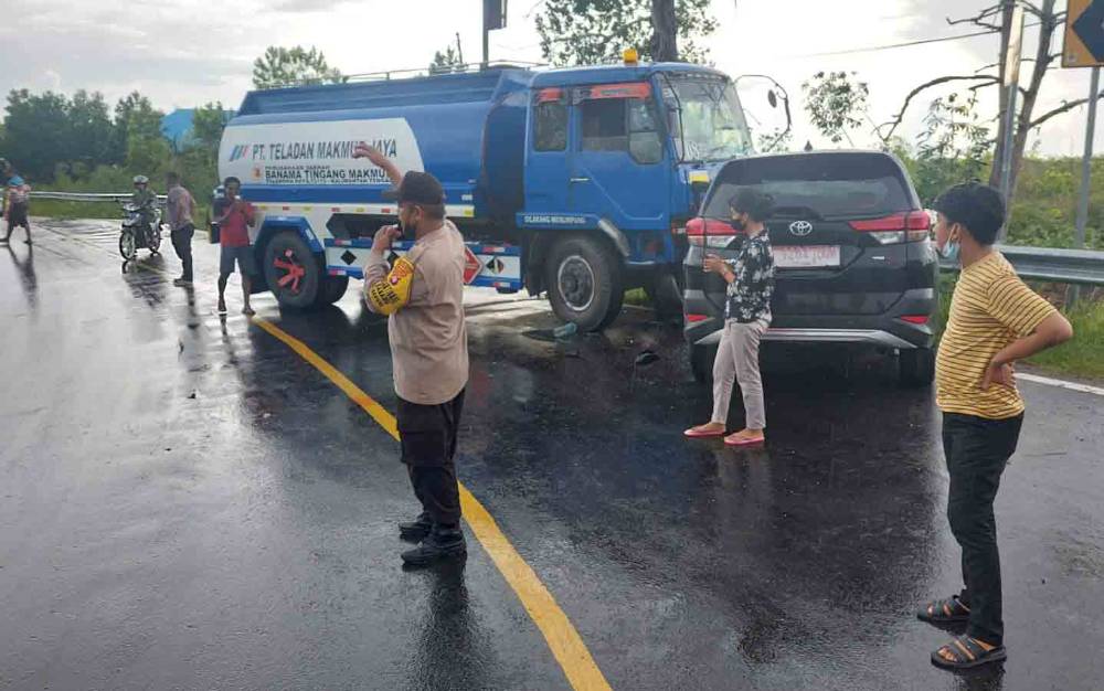Dua mobil yang mengalami kecelakaan di rual halan Leter S kelurahan Kelampangan Kota Palangka Raya.