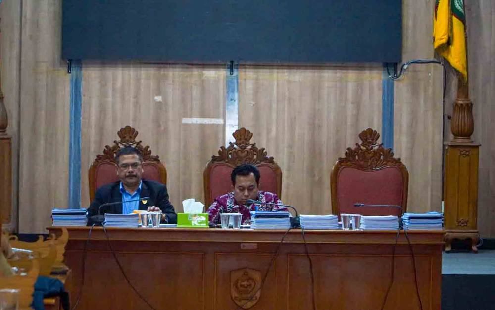 Ketua Komisi I DPRD Kotim, Rimbun saat memimpin rapat DPRD Kotim tentang pembahasan APBD murni tahun anggaran 2023 (FOTO :M ANDHIKA) 