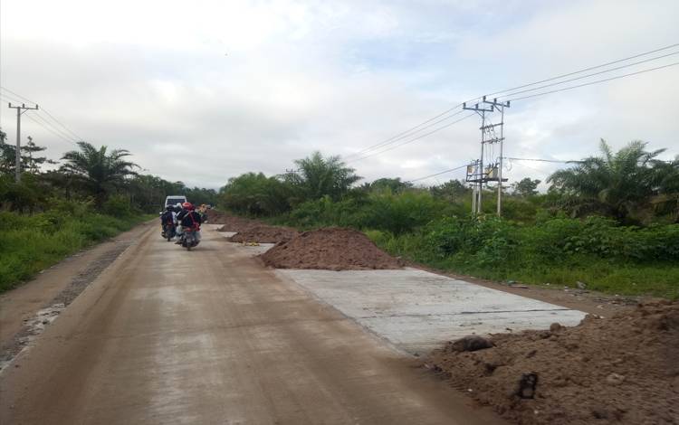 Peningkatan infrastruktur jalan di wilayah Kabupaten Kotim. (FOTO : NISA)