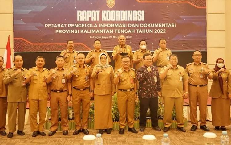 Sekda Kota Palangkaraya Hera Nugrahayu menghadiri rapat PPID Provinsi Kalimantan Tengah di Hotel Luwansa, Selasa, 22 November 2022. (FOTO: HENDRI)