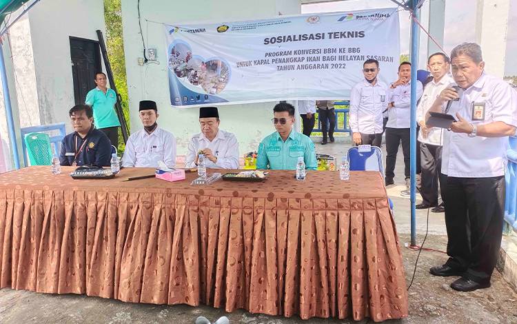 KadisPerikanan Seruyan, Abuhasan Asari saat memberikan laporan terkait penyaluran bantuan mesin konversi BBM ke BBG untuk nelayan di dua Kecamatan (Foto : FAHRUL)